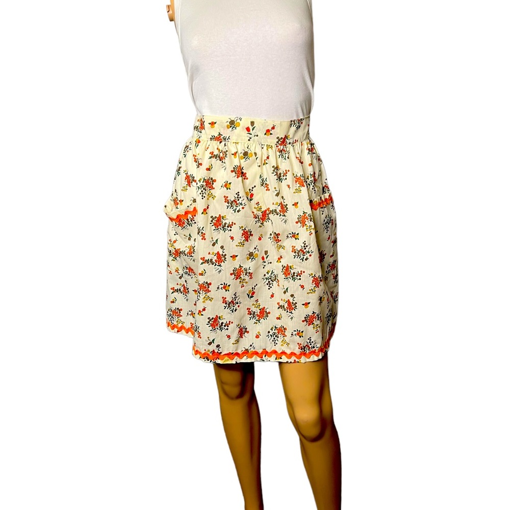 Vintage 70s Rick Rack Floral Apron